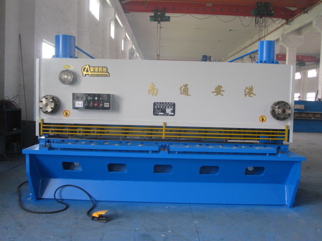 QC11Y經(jīng)濟(jì)型液壓閘式剪板機(jī)